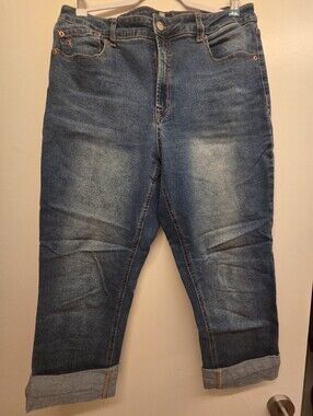 Frye Relaxed Fit Cropped Jeans